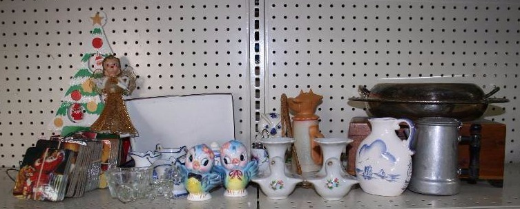 lot 30 image: Assorted Housewares and Home Dcor