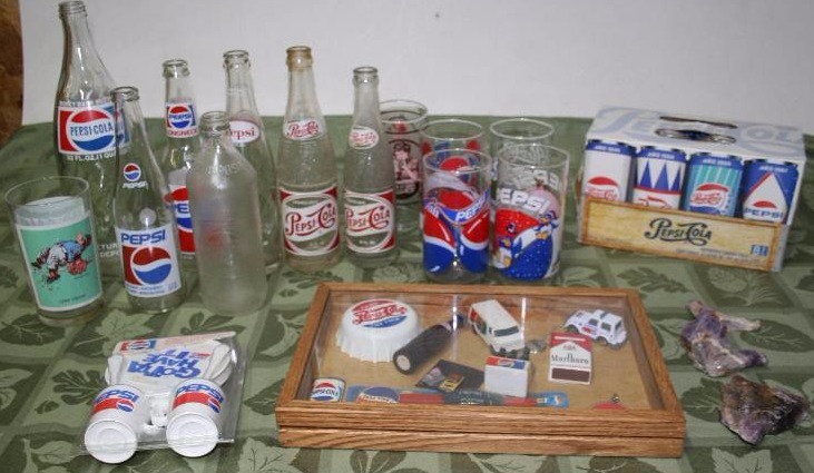 lot 33 image: Misc Pepsi and Other Collectable