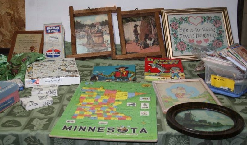 lot 36 image: Assorted Housewares and Home Dcor