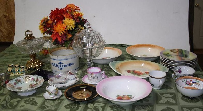 lot 38 image: Assorted Glassware and Home Dcor