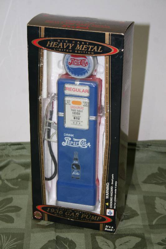 lot 41 image: Diecast Gas Pump ModelCoin Bank