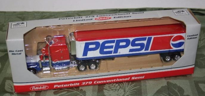 lot 42 image: Diecast Model Semi Truck