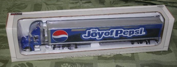 lot 43 image: Diecast Model Semi Truck