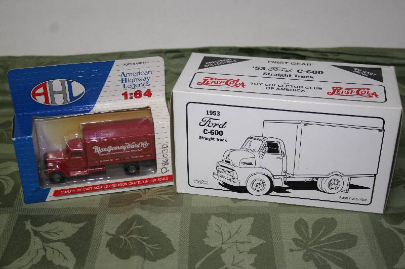 lot 44 image: Diecast Model Trucks