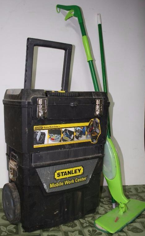 lot 90 image: Mobile Tool Box