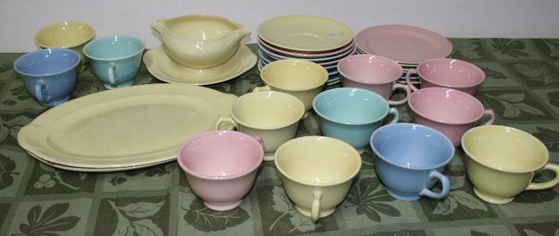 lot 96 image: Lu-Ray Pastels Dishes