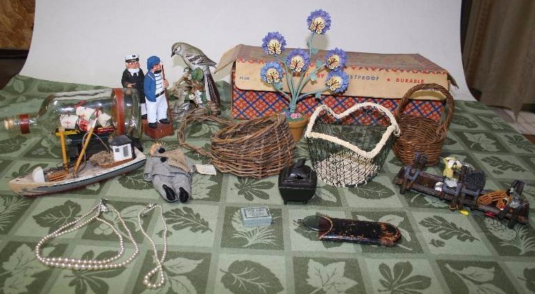 lot 103 image: Vintage Home Dcor and More