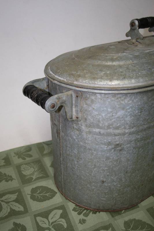 lot 106 image: Vintage Metal Tub