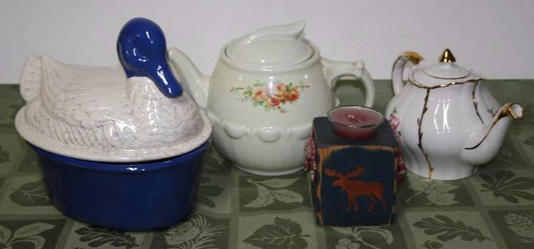 lot 107 image: Duck Dish and Teapots