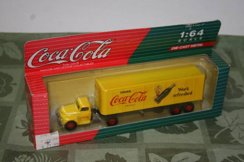 lot 121 image: Diecast Coca-Cola Model Trucks