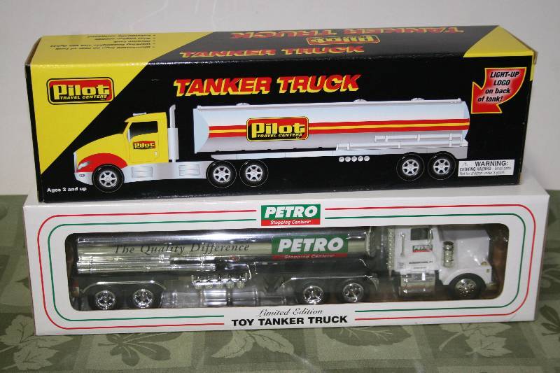 lot 124 image: Diecast and Plastic Model Tanker Trucks
