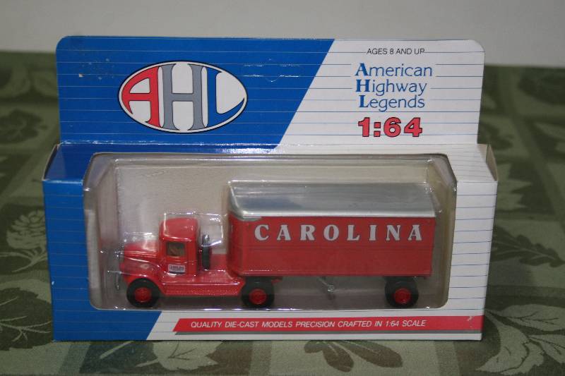 lot 139 image: Diecast Model Semi Truck