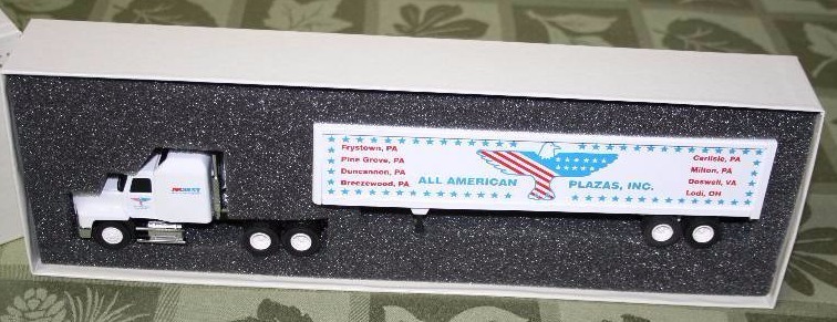 lot 141 image: Diecast Model Semi Truck