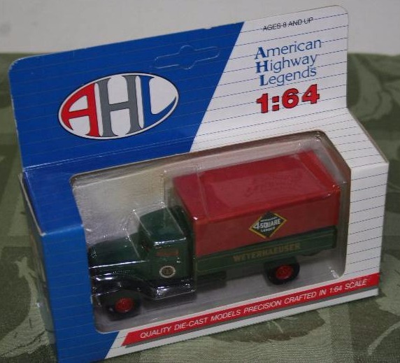lot 146 image: Diecast Model Semi Truck