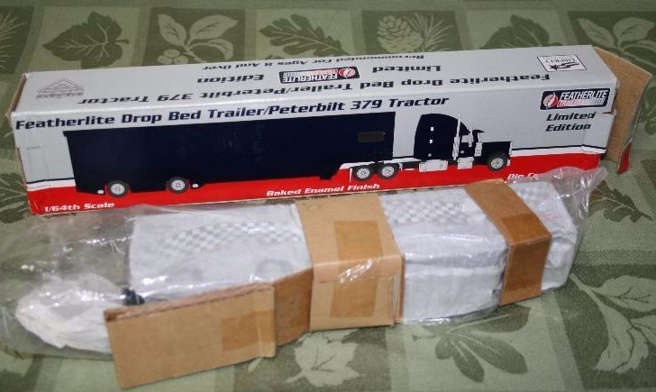 lot 152 image: Diecast Model Semi Truck