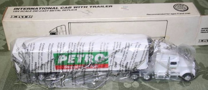 lot 157 image: Diecast Model Semi Truck