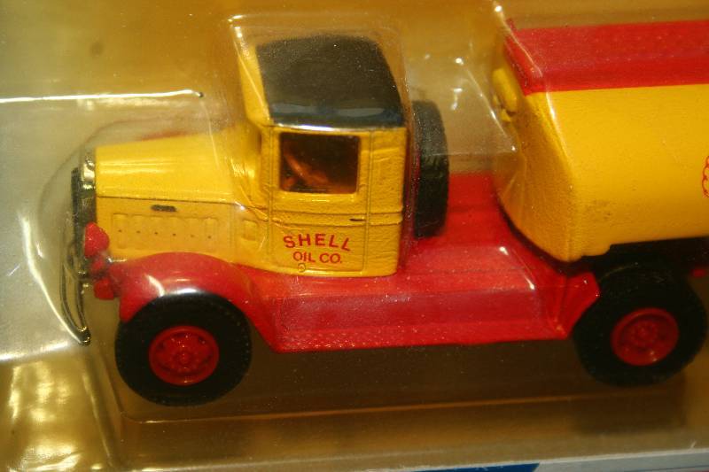lot 162 image: Diecast Model Semi Truck