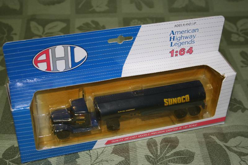 lot 166 image: Diecast Model Semi Truck