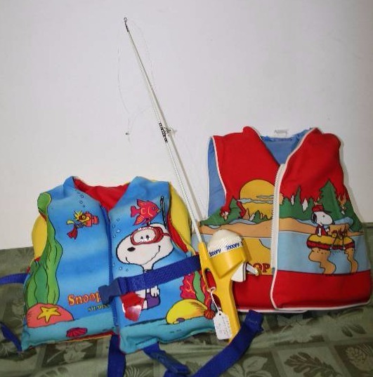 lot 171 image: Snoopy Kids Life Vests and Kids Fishing Pole