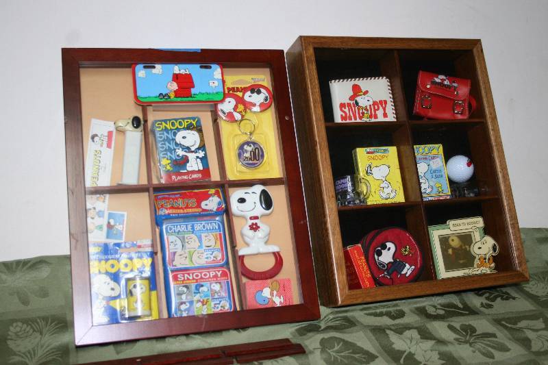 lot 175 image: 2 Display Cases with Snoopy Memorabilia