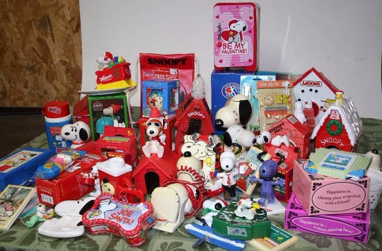 lot 181 image: Snoopy Memorabilia