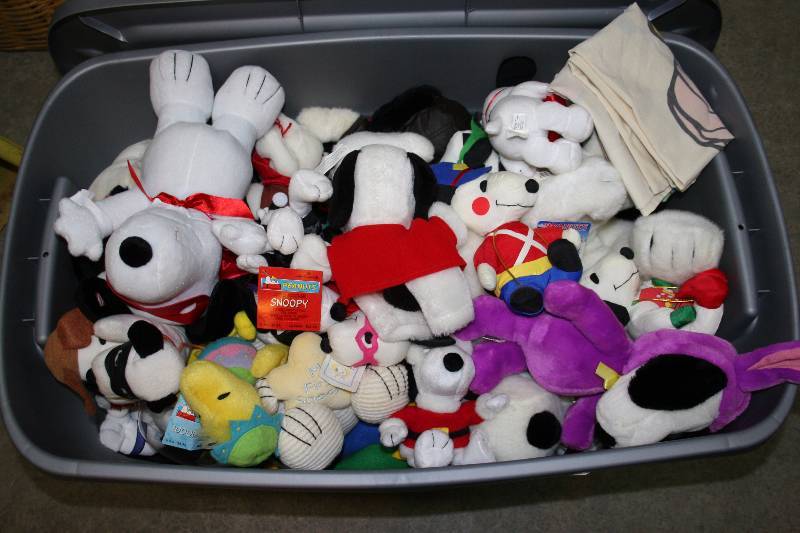 lot 184 image: Snoopy Memorabilia