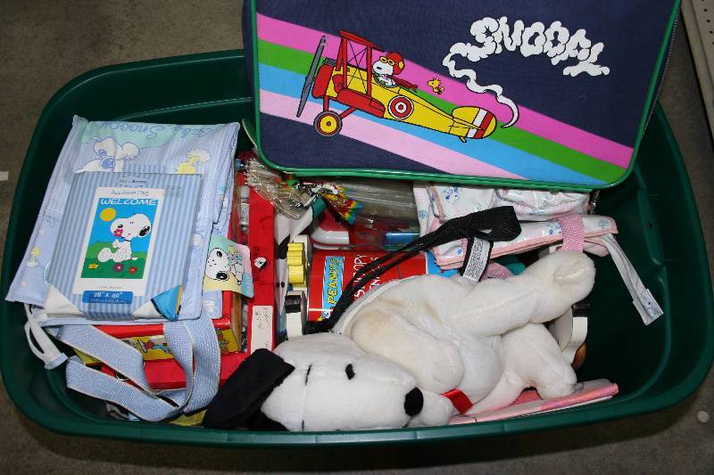 lot 185 image: Snoopy Memorabilia
