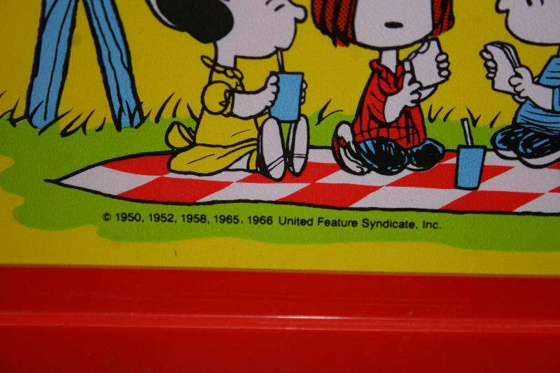 lot 187 image: Peanuts lunchbox with 2 Thermos Containers