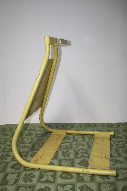 lot 192 image: Snowmobile Stand