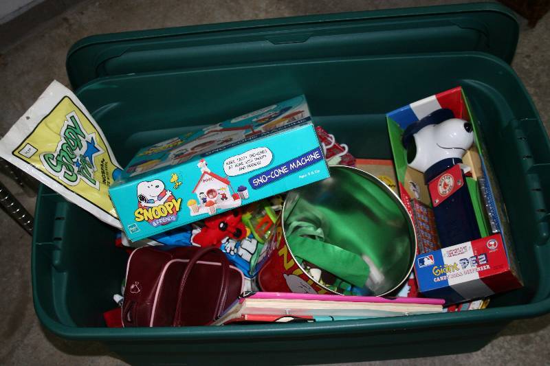 lot 196 image: Snoopy Memorabilia