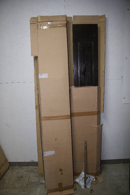 lot 198 image: Bifold Closet Doors