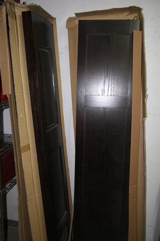 lot 199 image: Bifold Closet Doors