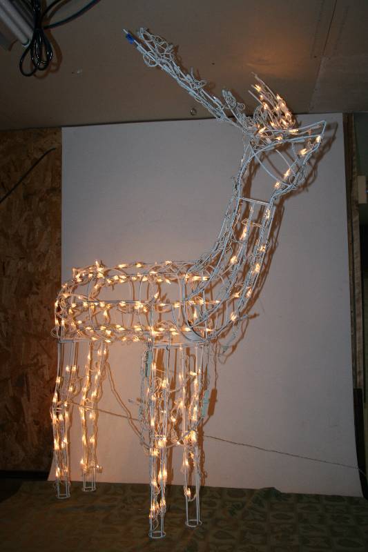 lot 200 image: Moving Light-up Reindeer