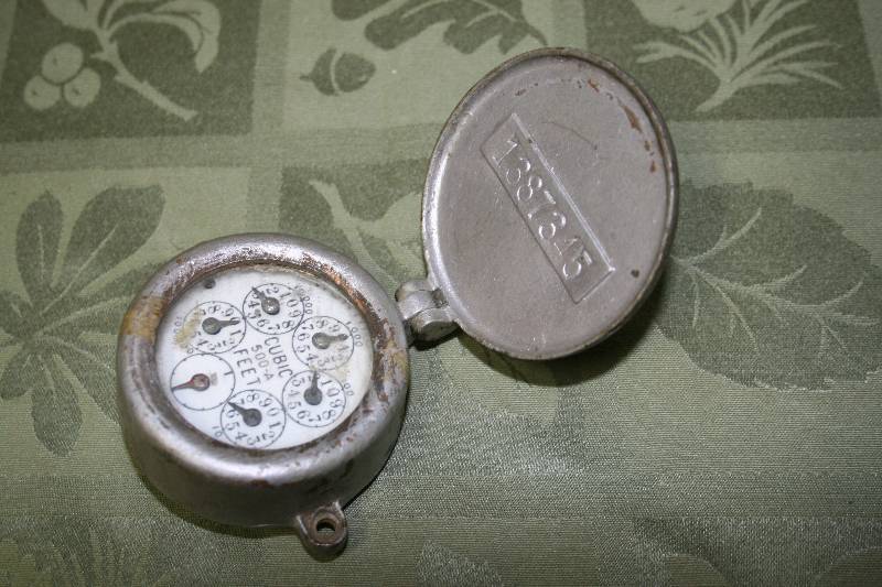 lot 201 image: Vinatge Gauge