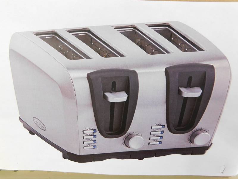 lot 82 image: Chefs Mark 4-Slice Wide-Slot Large Capacity Toast, MSRP $49.99, STOCK PHOTO