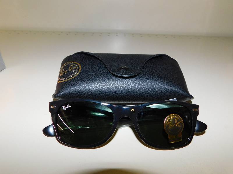 lot 99 image: Ray Ban New Wayfarer Sunglasses - BLACK, MSRP $181.99