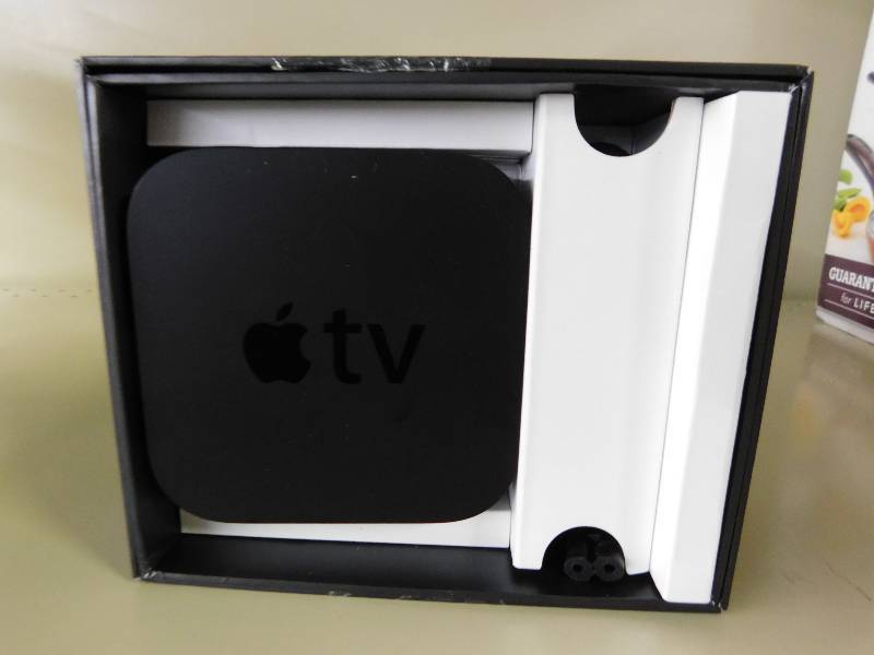 lot 100 image: APPLE TV, 32 GB