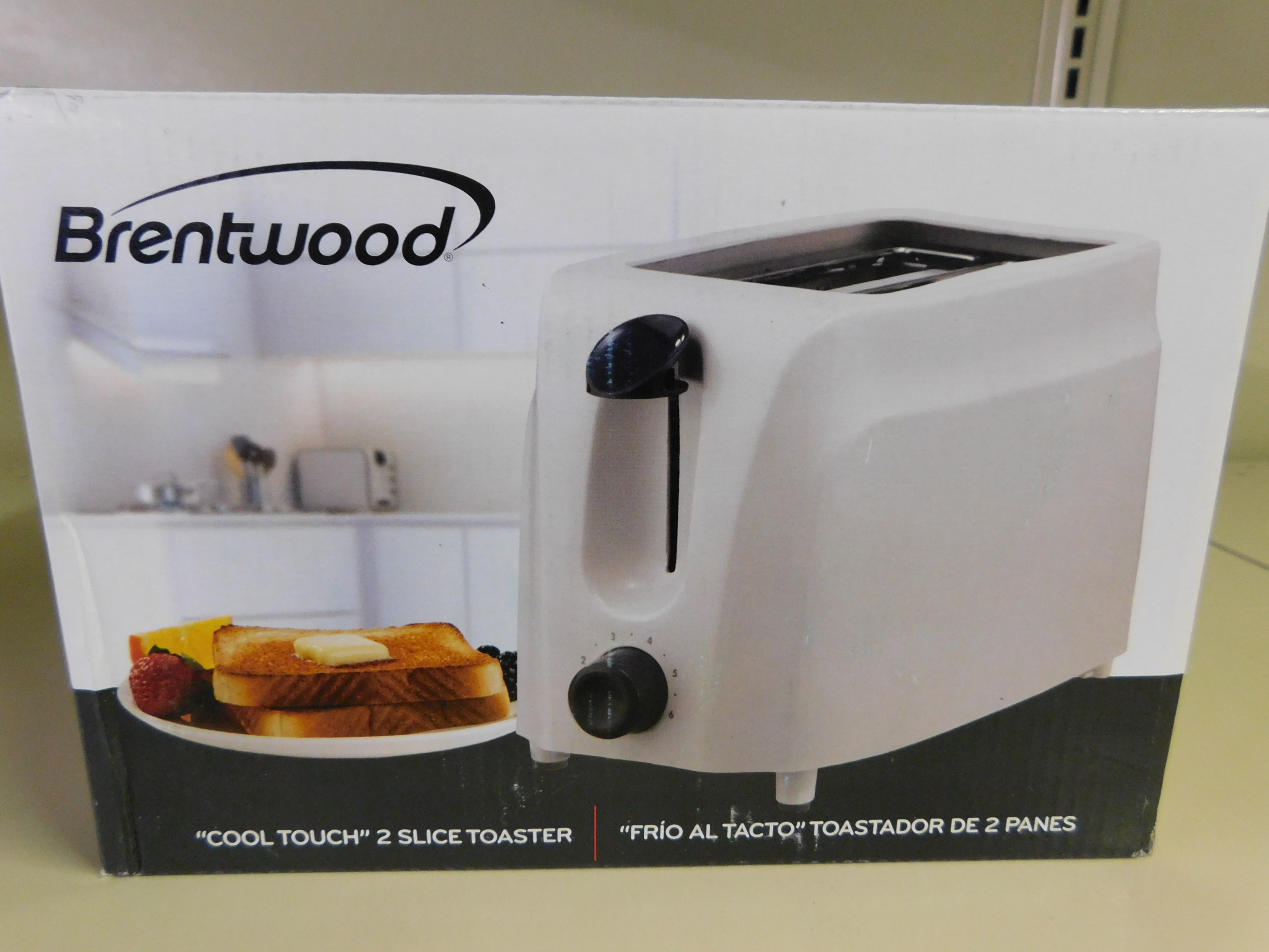 lot 97 image: Brentwood 2 Slice toaster White, MSRP $19.99