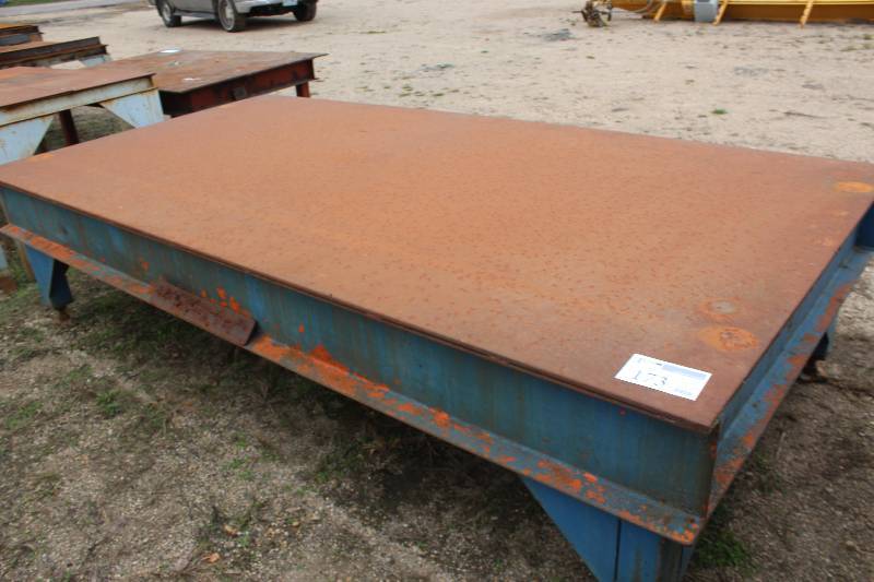 lot 173 image: Metal Welding Table