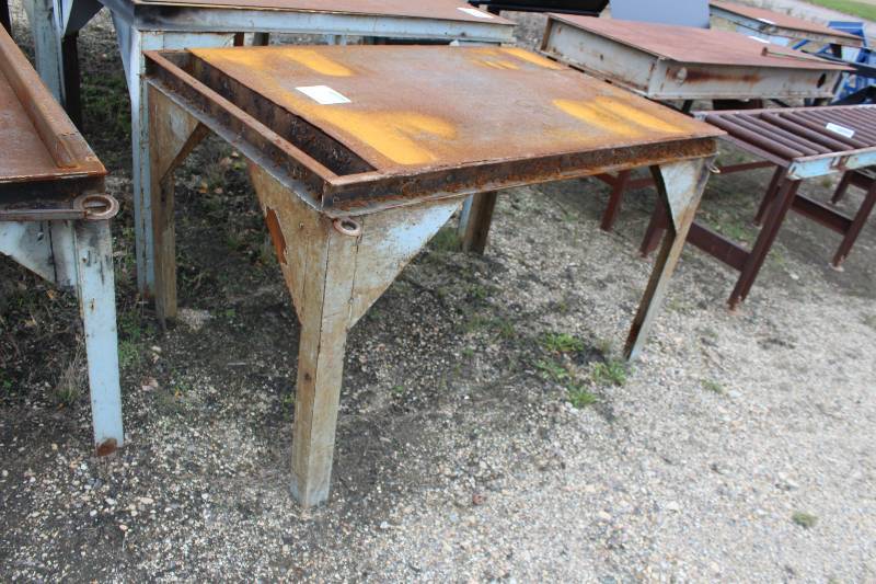 lot 165 image: Metal Welding Table
