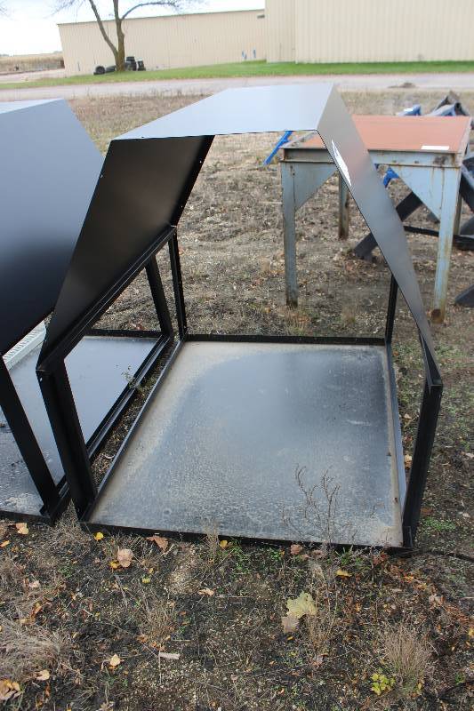 lot 157 image: Metal Kennel Box
