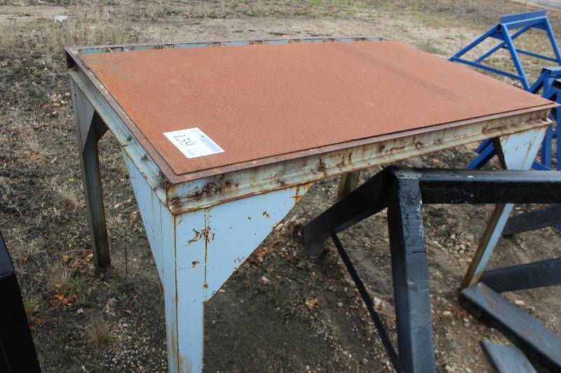 lot 159 image: Metal Welding Table