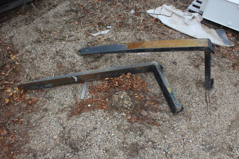 lot 226 image: Lot of (2) 48in. Forklift Forks