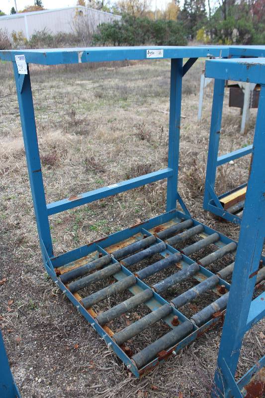 lot 219 image: Emersys Pro Series Metal Rack w Rollers