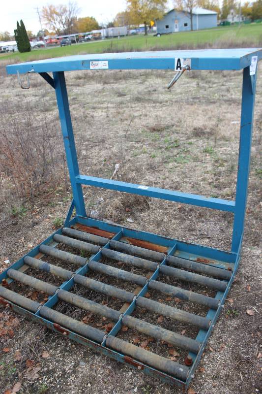 lot 220 image: Emersys Pro Series Metal Rack w Rollers