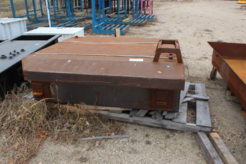 lot 230 image: Liquid Container