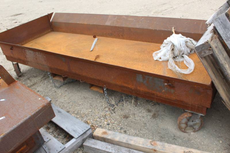 lot 229 image: Large Metal Rolling Cart