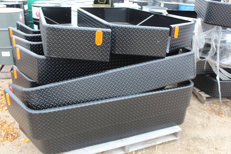 lot 252 image: Lot of (2) Sets of 72in. Fenders