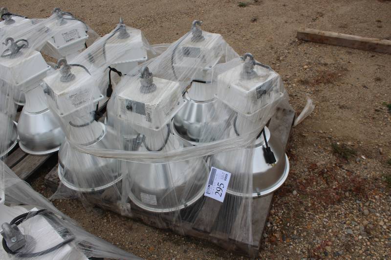 lot 295 image: Pallet Lot of (5) Day-Brite Lighting Luminaire Fitting Commercial Lights