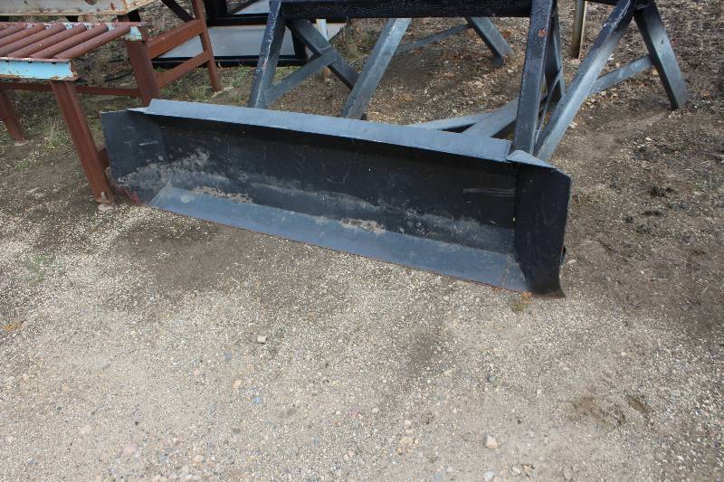 lot 152 image: Forklift Push Attachment